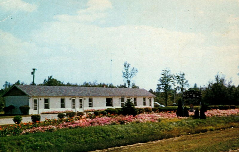 Beaverton Motel - Vintage Postcard (newer photo)
